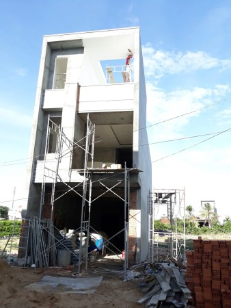 Xây Nhà Mùa Mưa: Thách Thức Hay Cơ Hội Vàng?