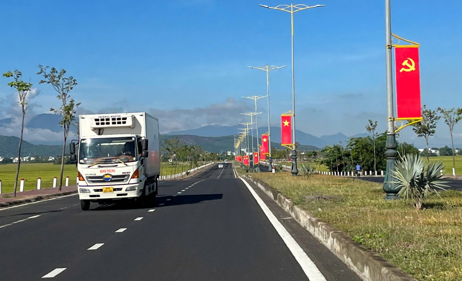 Quốc lộ 29 đoạn qua địa phận TX Đông Hòa. Ảnh: MINH DUYÊN