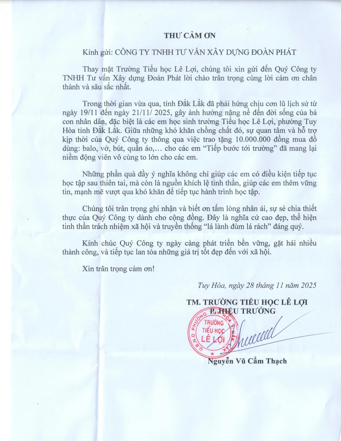 CÔNG TY ĐOÀN PHÁT ĐỒNG HÀNH CÙNG HỌC SINH TRƯỜNG TIỂU HỌC SAU LŨ TẠI ĐẮK LẮK